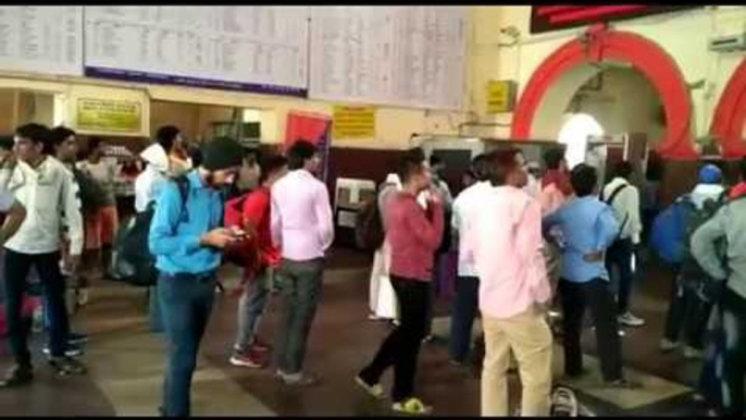 Passengers get in trouble after Jhansi-Delhi railroad stoppage