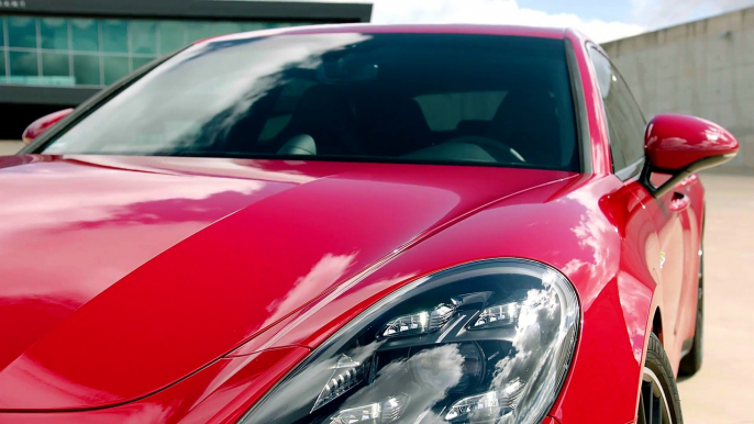 Porsche Panamera Turbo S E-Hybrid Sport Turismo in Carmine Red Design Hybrid Trackdays