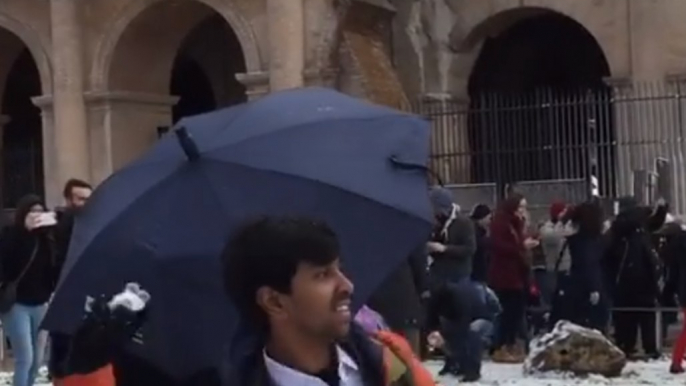 Snowball Fight Breaks Out Among Visitors at Rome's Colosseum