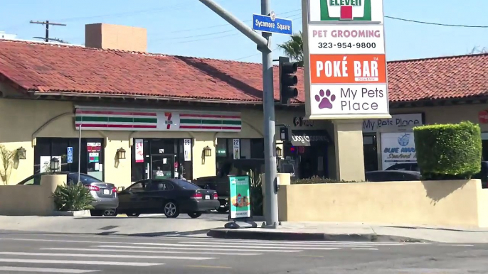 Justin Bieber Stops His Monster G-Wagon At 7-Eleven