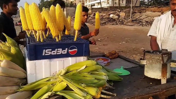 Mubai ka  street masala bhutta II juhu beach delecious masala corn II mumbai street food II