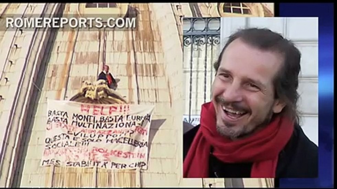 Protest on dome of St. Peter's Basilica: Listen to the words of the lone protestor