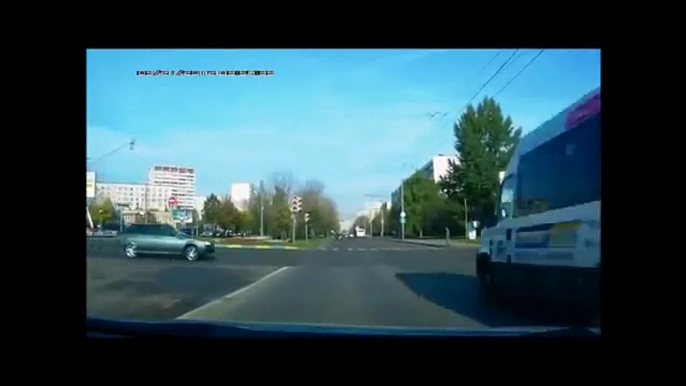 Очень жесткие аварии и ДТП! Слабонервным не смотреть! Brutal accident car crash compilation 1