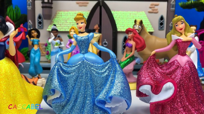 MEGA SET DE FIGURAS CON PRINCESAS DISNEY - CENICIENTA, BLANCA NIEVES, ARIEL, BELLA Y SUS AMIGOS