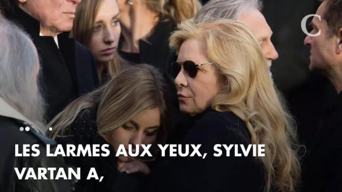 Concert de Sylvie Vartan : la chanteuse, très émue lors de son hommage à Johnny Hallyday