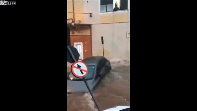 Ces voitures flottent au Brésil dans les inondations impressionnantes !