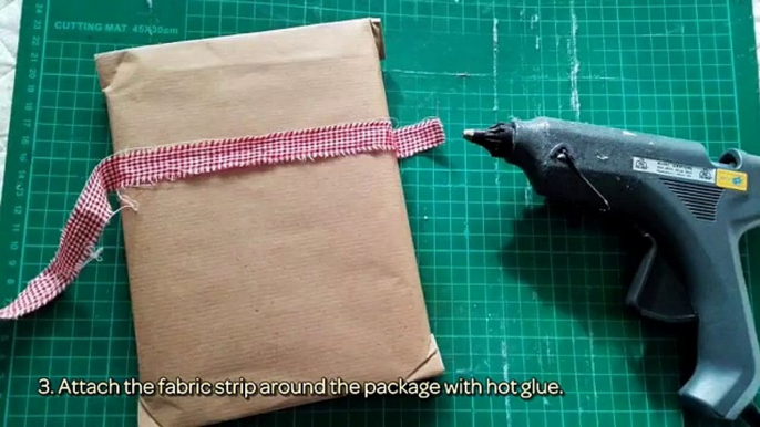 How To DIY Festive Country Gift Wrapping - DIY Crafts Tutorial - Guidecentral