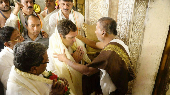 Karnataka Assmebly elections : Rahul Gandhi visits Chamundeshwari Temple | Oneindia News