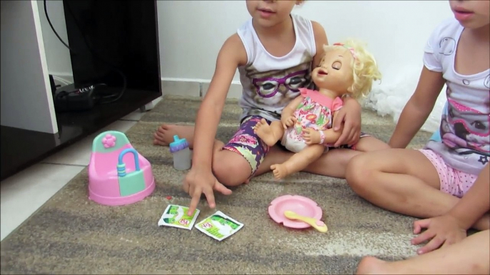 BRINCANDO DE CASINHA COM BONECA BABY ALIVE em português - VÍDEO ANTIGO GIKA E FEKA BRISK