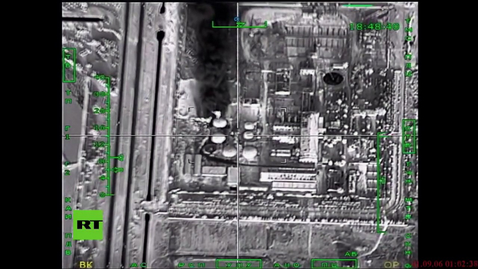 Revelan imágenes de aviones de combate rusos que reducen a cenizas instalaciones petroleras del EI