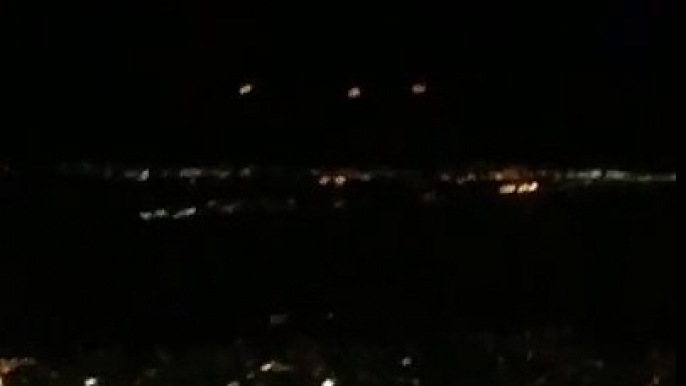 OVNI capturado en video mientras aterriza en JFK - UFO caught on video while Landing at JFK