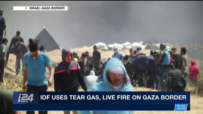 i24NEWS DESK | Thousands of Gazans stream toward Israel border | Friday, April 6th 2018