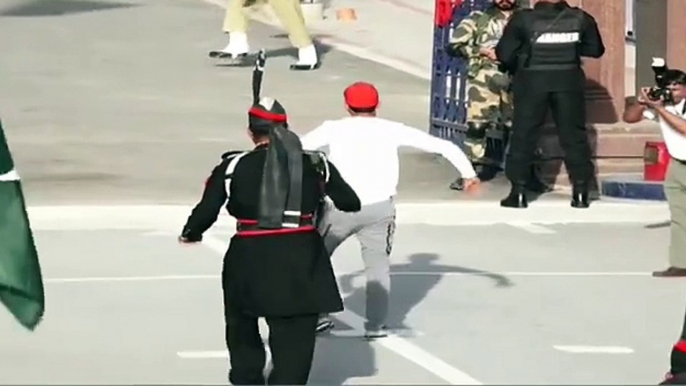 Hassan Ali Trolled Indian Army At Wagah Border Ceremony