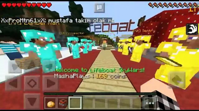 Играю на сервере LifeBoat SkyWars #1 в Minecraft PE 0.14.0 APK!!!ПВП с нубом в кожанной броне?!