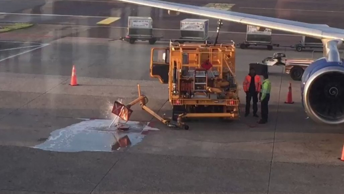 Ground Staff Oblivious as Fuel Spills Onto Runway at Amsterdam Airport