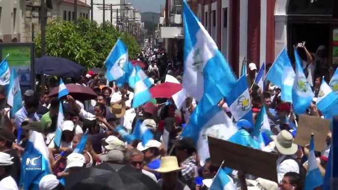 Capital guatemalteca se paraliza en exigencias por renuncia de presidente
