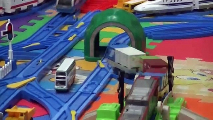 プラレール 10 different Plarail train on tracks 02 (03753 z)