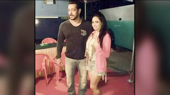 Salman Khan CLICKS With FAN @ Mehboob Studio In Mumbai