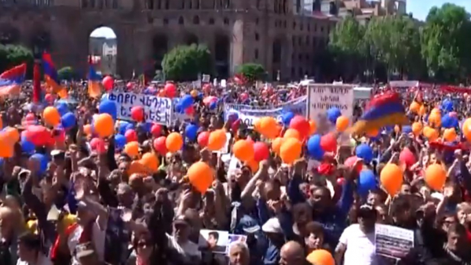 Crowds Gather in Yerevan as Parliament Prepares to Vote on New PM