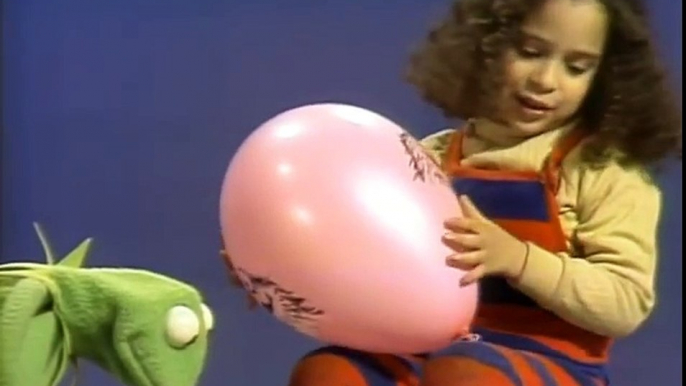 Classic Sesame Street - Balloon Fun with Grover