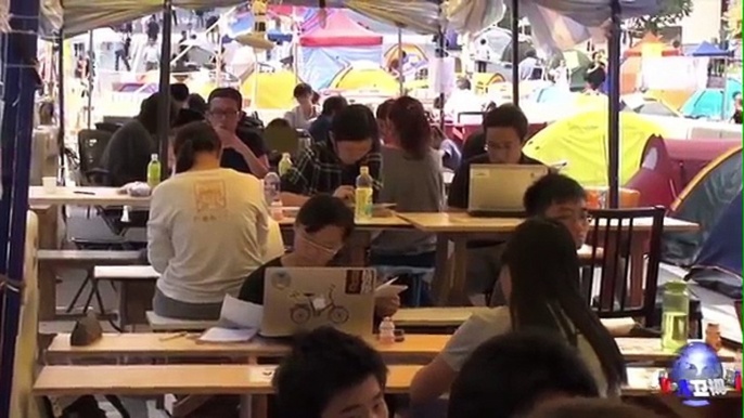 数周抗议 香港学生示威者不废学业