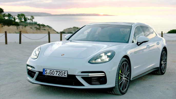 Porsche Panamera Turbo S E-Hybrid Sport Turismo in Carrara White Metallic Design Hybrid Trackdays