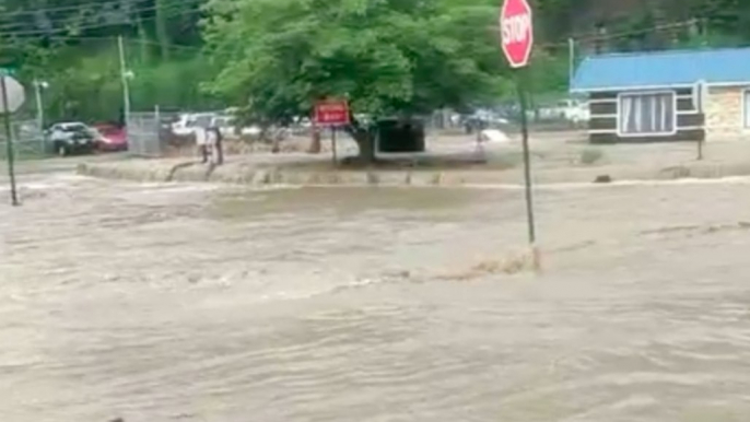 Pittsburgh Residents Warned to Stay Off Roads Amid Heavy Flooding