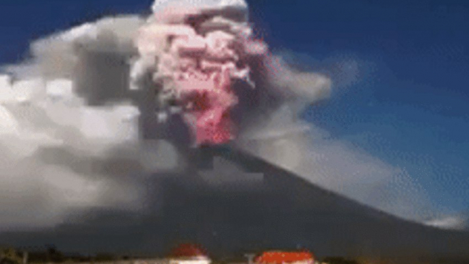 Timelapse Video Shows Eruptions of Bali's Mount Agung