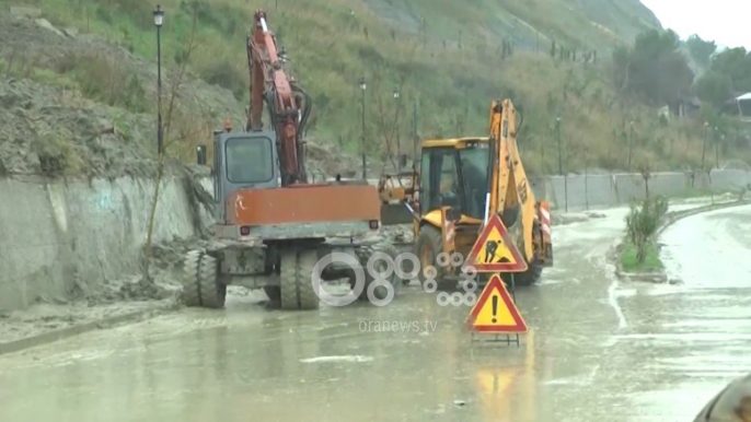 Ora News - Rrëshqitjet e dherave dhe erozioni rrezikojnë qytetarët në Durrës, Klos e Lezhë