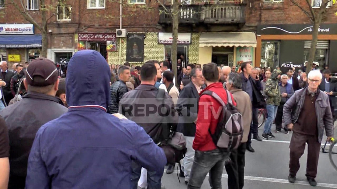 Seanca për 23 të arrestuarit e Rrugës së Kombit, protestuesit bllokojnë rrugën para gjykatës