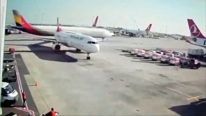 Un avion percute un autre avion à l'arret sur l'aéroport d’Istanbul