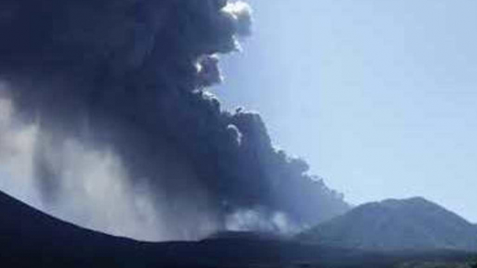 Column of Smoke Rises over Shinmoedake as Former Bond Villain Volcano Lair Erupts