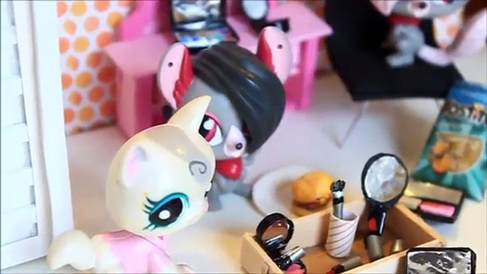 LPS DIY - LPS makeup lipstick, makeup brushes and mirror