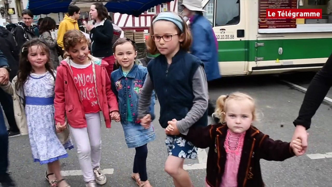 Morlaix. Fête de la Bretagne : ça chante et ça danse