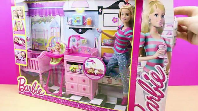 BARBIE canguro de niños en español | Barbie cuida a la muñeca bebé | Babysitter Barbie