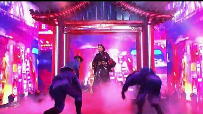 Nicki Minaj - "Chun Li" SNL Performance