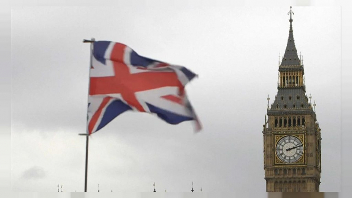 Il parlamento di Londra critica la May: "Chiude un occhio sui capitali russi"