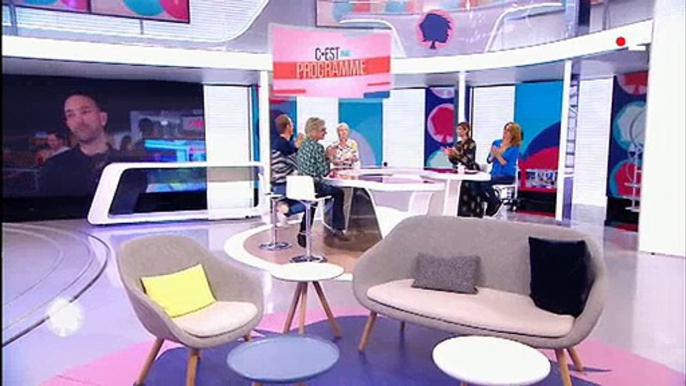 Un assistant de "C'est au programme" sur France 2 en larmes après un hommage de Sophie Davant - VIDEO