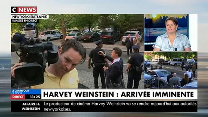 Regardez les images de l'arrivée d'Harvey Weinstein au commissariat de New York - VIDEO