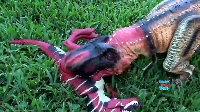 Walking Dino T-rex and Puppet T-Rex Battle! Fun Dinosaurs Triceratops Spinosaurus Toys For Kids