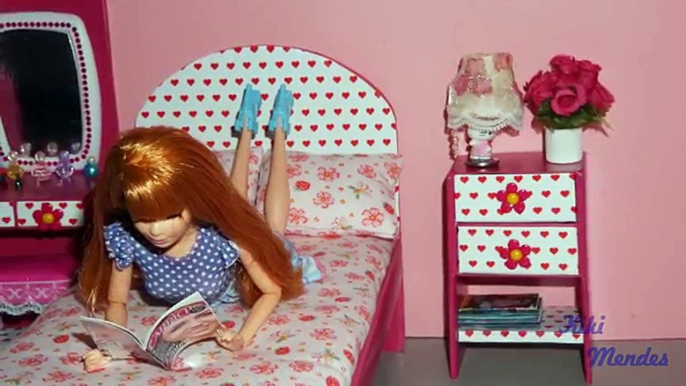 How to make a cardboard bed for dolls - miniature crafts DIY *no hot glue gun*