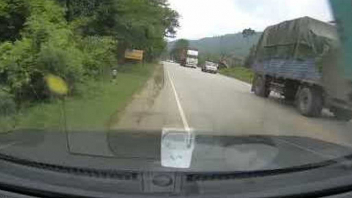 Thai Driver Narrowly Avoids Near-Collision With Overtaking Lorry