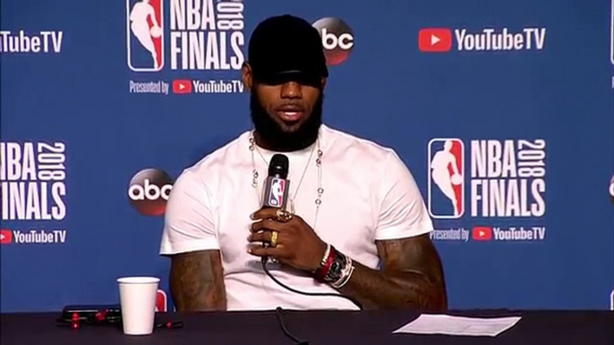 LeBron James wears hand cast in postgame press conference after Game 4, explains injury - ESPN