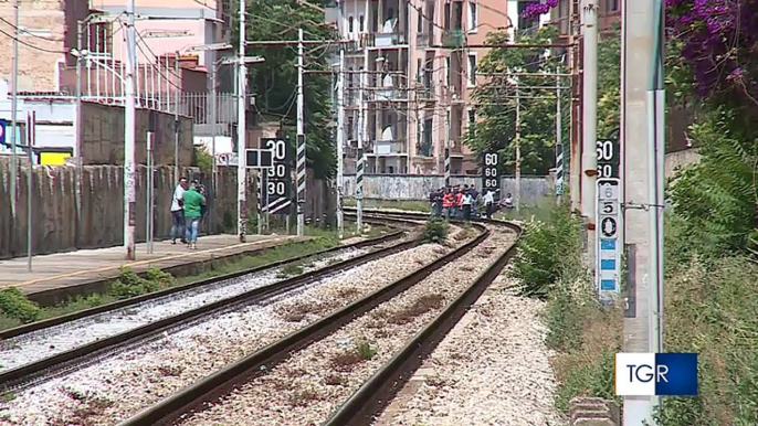 Morto sui binari a Bari, bloccata la linea ferroviaria