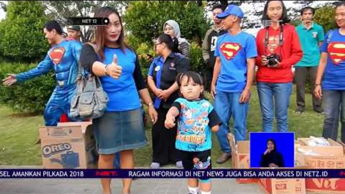 Puluhan Orang Berkostum Superman Bagi Bagi Takjil Kepada Pemudik - NET 12