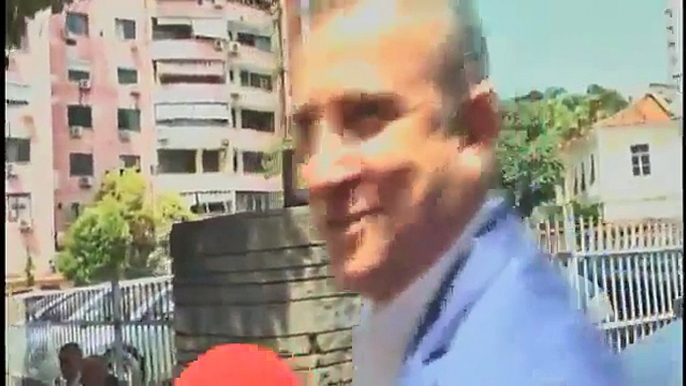 Erion Braçe kap për faqeje gazetaren pas pyetjes "me spec" (VIDEO)