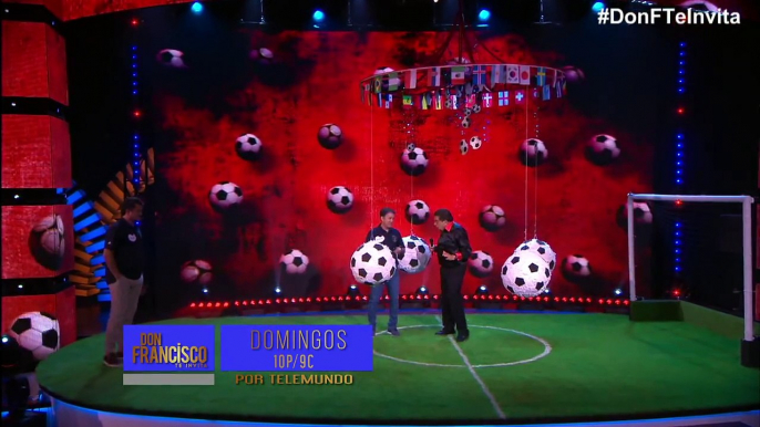 Carlos Hermosillo y Manuel sol, ex jugadores de la selección mexicana y presentadores de Telemundo Deportes se retaron en el "Piñagol"  Carlos M Hermosillo Manu