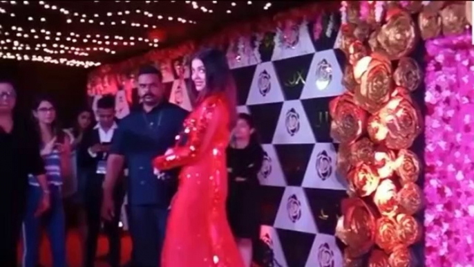 Aishwarya Rai's Funny Way To Avoid Media Bite Will Make You Laugh Loud