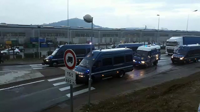 Noidans-lès-Vesoul : les gendarmes mobiles chassent les gilets jaunes