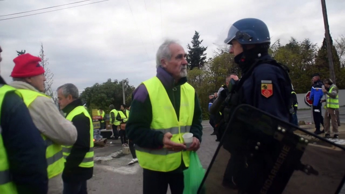 Bessan - Les gilets jaunes évacués par les gendarmes